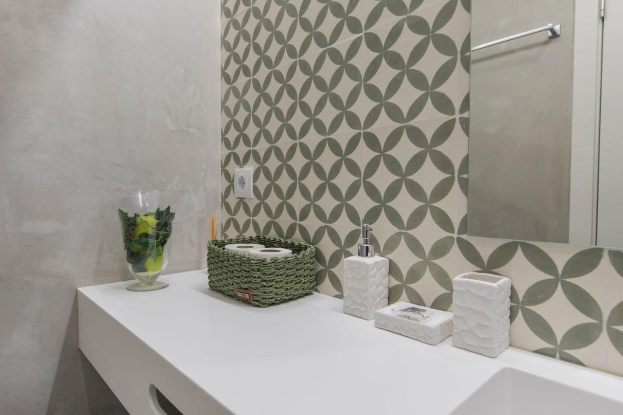 Lovelystay - Vintage Flat Near Santa Justa Elevator! Lisbon Exterior photo