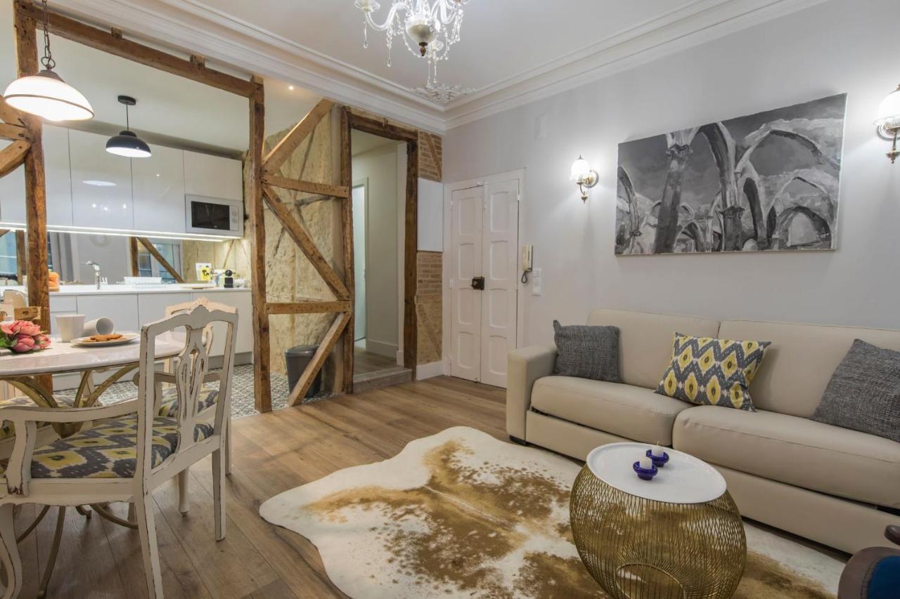 Lovelystay - Vintage Flat Near Santa Justa Elevator! Lisbon Exterior photo