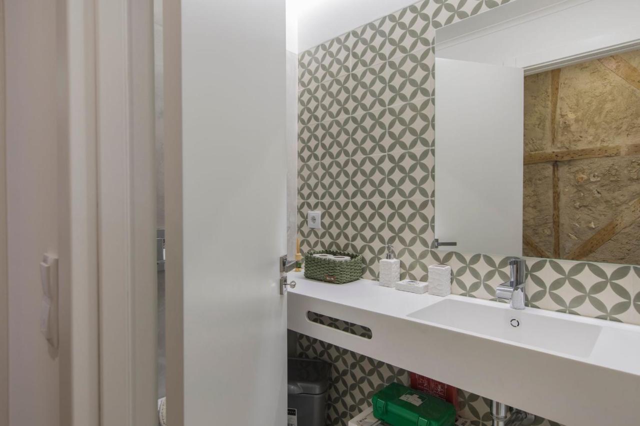 Lovelystay - Vintage Flat Near Santa Justa Elevator! Lisbon Exterior photo